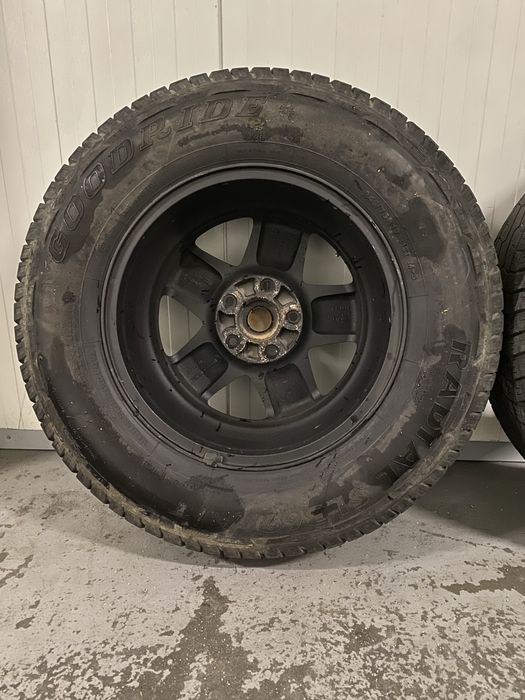 Conjunto 5 Jantes Originais JEEP R17 c/ Pneus Furação 5x127 como novas