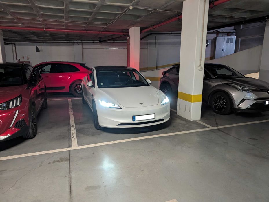 Parqueamento de 17 m2 | Restelo