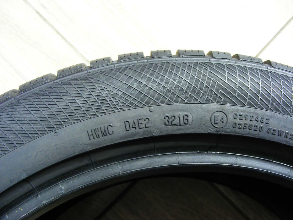 Зимова гума 255/45/18 -2 шт. Continental Winter Contact TS850P.