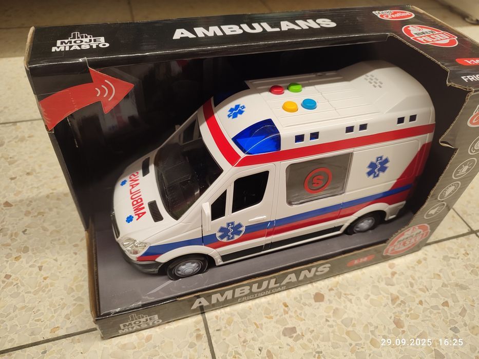 Nowy samochód pojazd karetka ambulans Moje Miasto