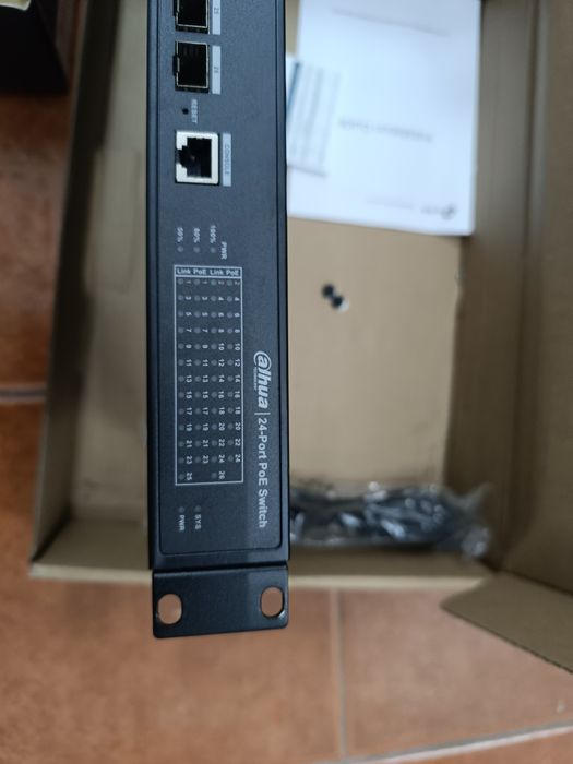 TP-LINK 24-Port Switch440897818340239361