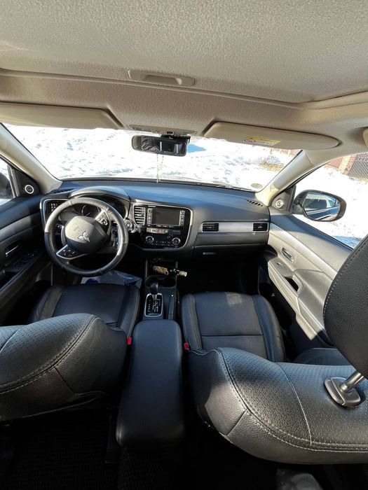 Продаю Mitsubishi Outlander  2013р