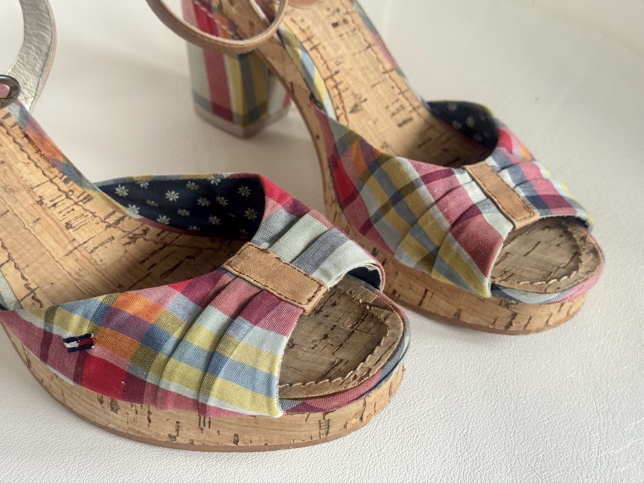 Tommy Hilfiger sandalki 39
