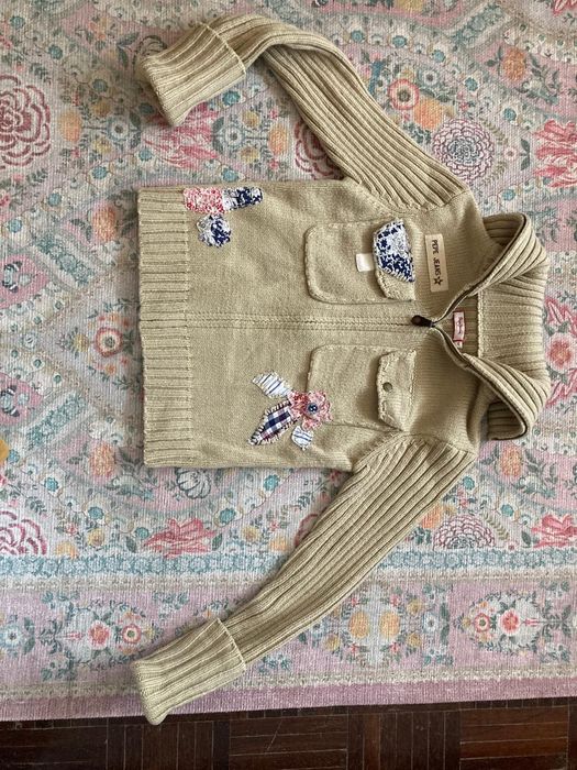 Várias peças de roupa