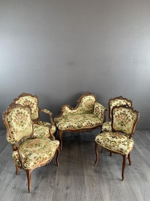 Антикварний диван крісла та стільці в стилі Людовіка XV