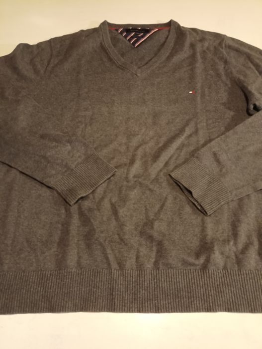 Camisola de homem em cinza escuro,de marca Tom Hilfiger, tamanho XXL