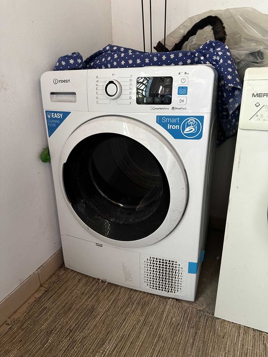 Máquina de secar roupa 9kg muito bom estado