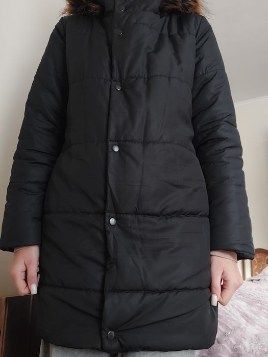 Чорна подовжена куртка( демісезон)