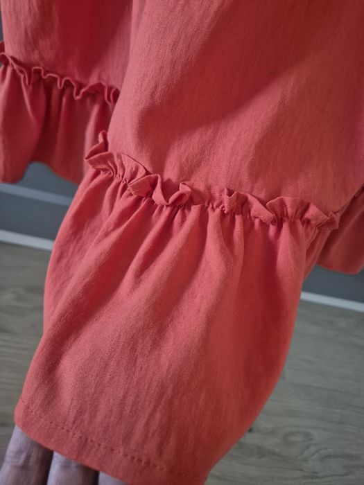 Sukienka z krótkim rękawem falbanka haft