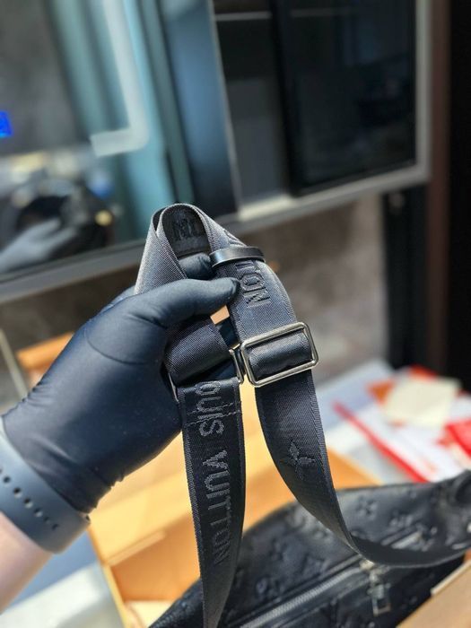 LOUIS VUITTON бананка брендовая сумка мужсая