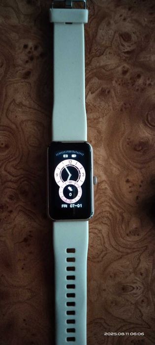 Продам смарт годинник Huawei band 6 smart watch