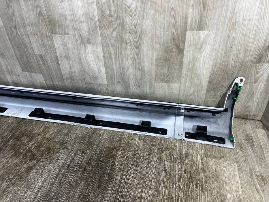 Порог правый Volvo XC90 2 ( 2015 - 2023 г. ) Накладка порогу 31672371