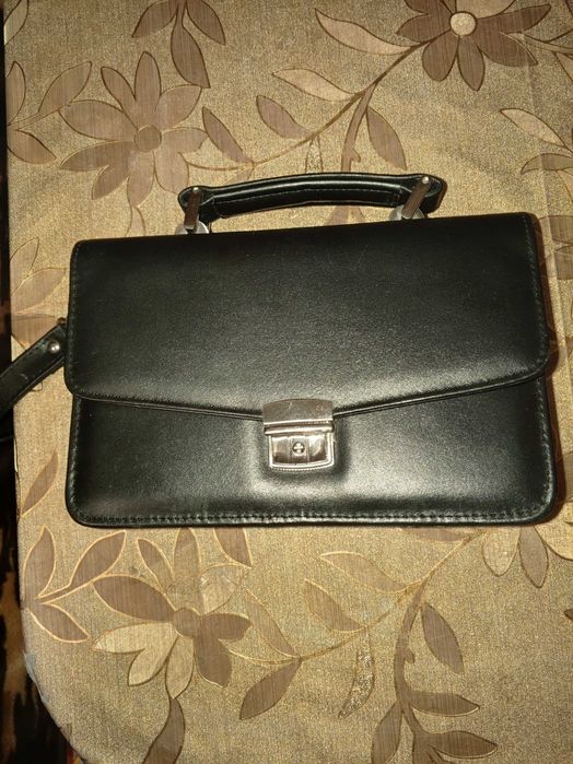 продам  Кожаная барсетка Petek новая