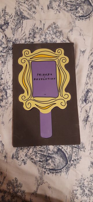Lusterko revolution serial przyjaciele