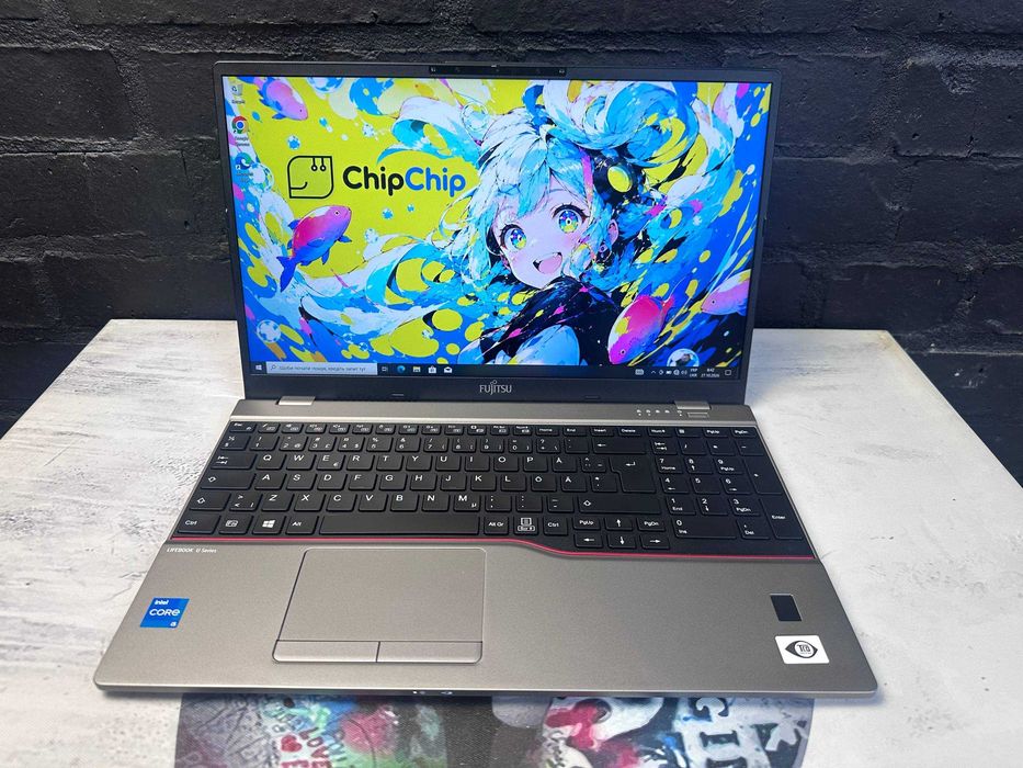 Fujitsu LIFEBOOK U7511 — практичний варіант для роботи, навчання та щоденних задач, коли потрібен більший екран без переходу на стаціонарний ПК