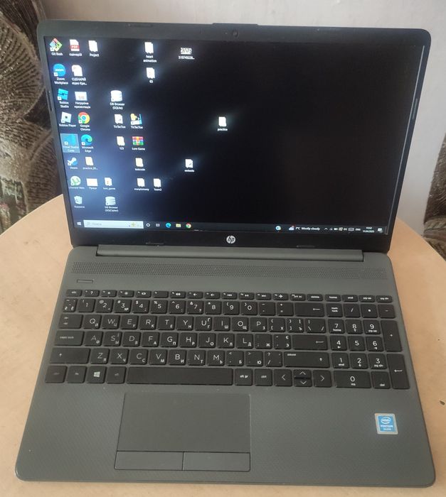 Продам ноутбук HP 250 G8