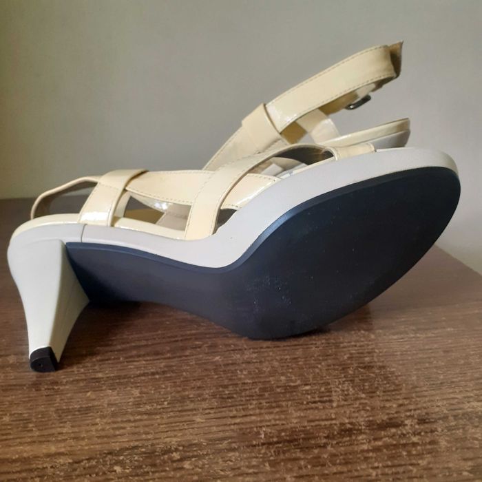 Босоніжки лаковані, розм. 38