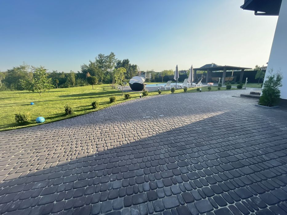 Гарний, Сучасний, добротний  будинок з басейном