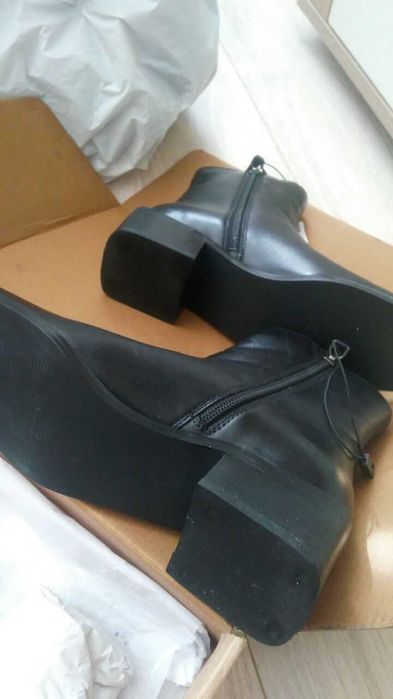 Ботинки женские черного цвета RESERVED, новые , натуральная кожа, 37р.