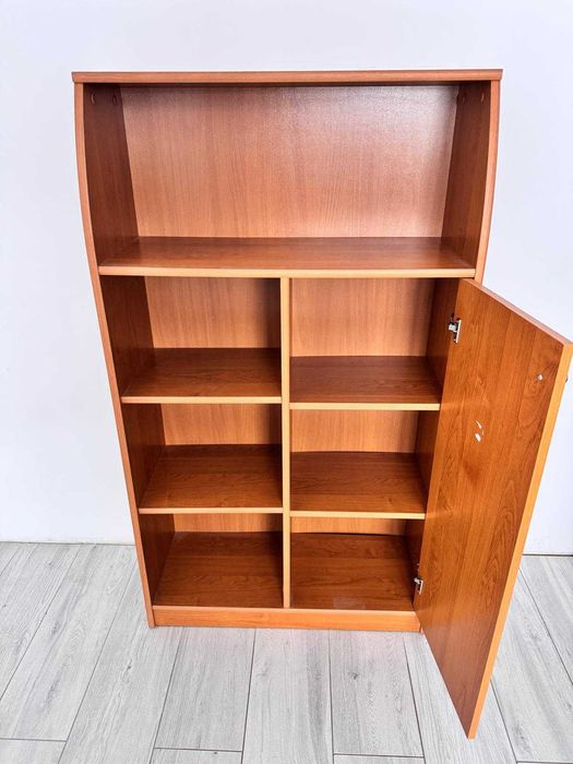 Biblioteczka / regał z zamykaną szafką