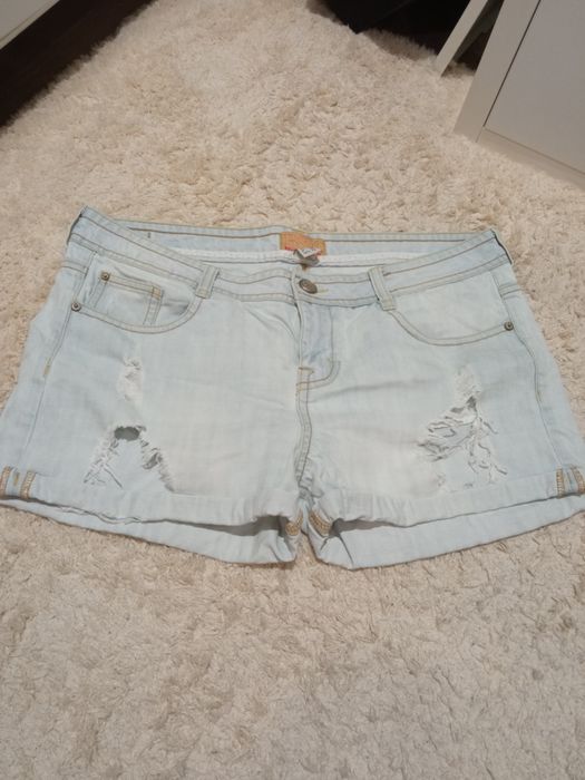 Шорты джинсовые bershka  EUR 42