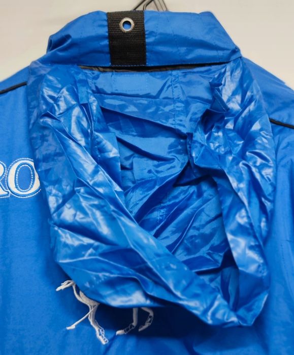 Blusão azul impermeável