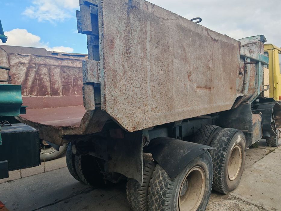 Самоскид Tatra 815 на ходу, є також запчастини до Tatra 815