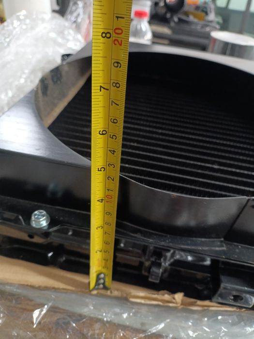 Radiador trator e alguns automóveis Ford antigos