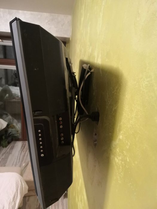 Телевізор 42дюйми  HITACHI