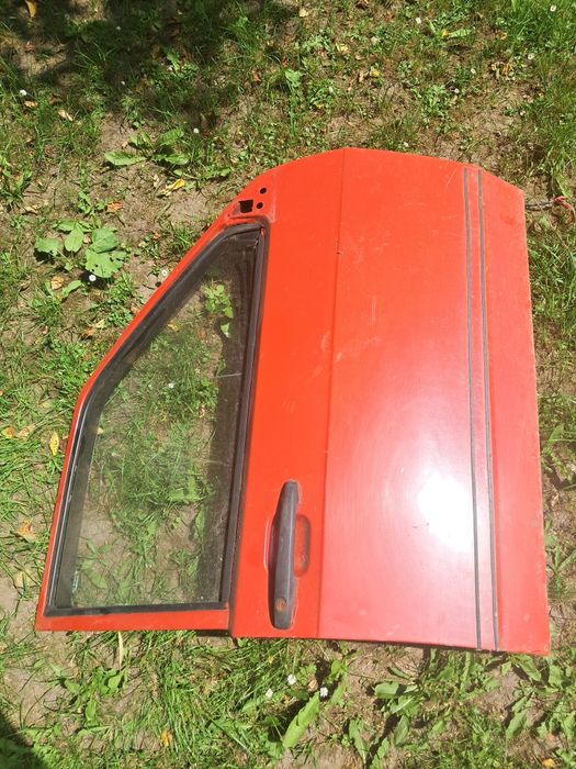 Продам за 4  дверки ціна ваз 2109 червоний колір ц