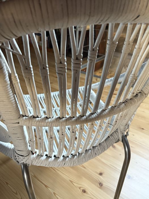 Conjunto de cadeiras e mesa em verga