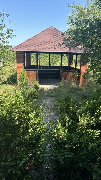 Будинок, 15соток землі, всі комунікаціі