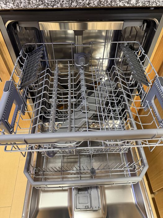 Máquina de lavar loiça LG com conectividade WI-FI