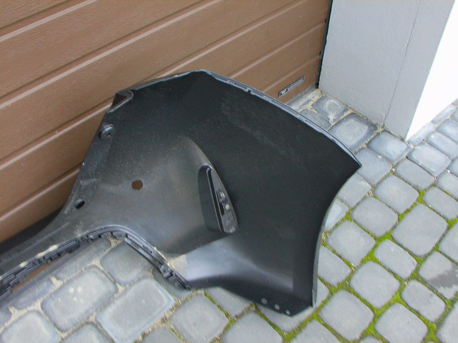 Toyota auris II 12-15  HB  zderzak tył nowy oryginał