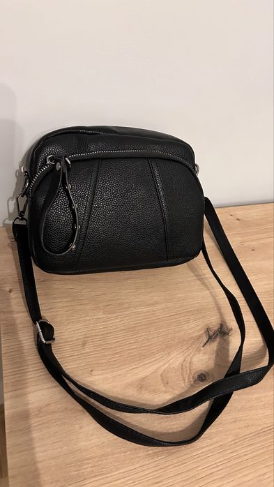 Czarna torebka damska na ramię