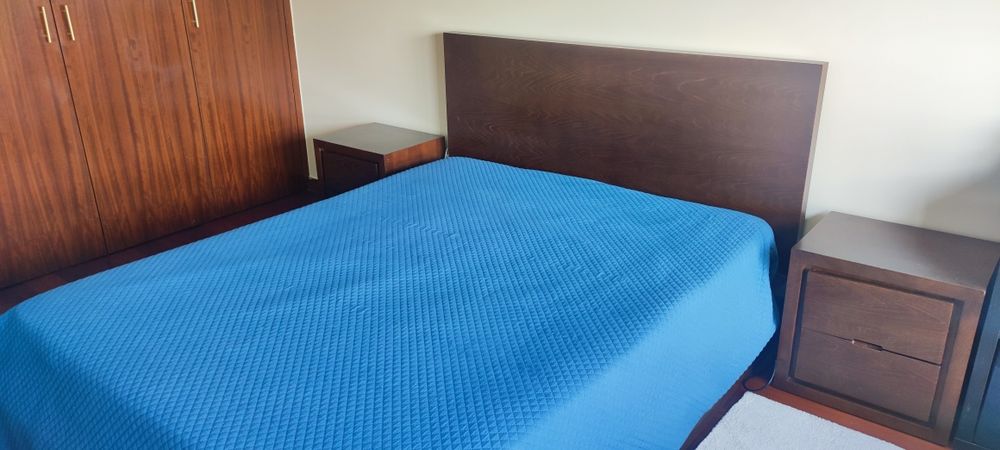 Cama de casal usada