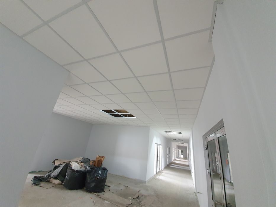 Montaż sufitów podwieszanych, systemowych owa