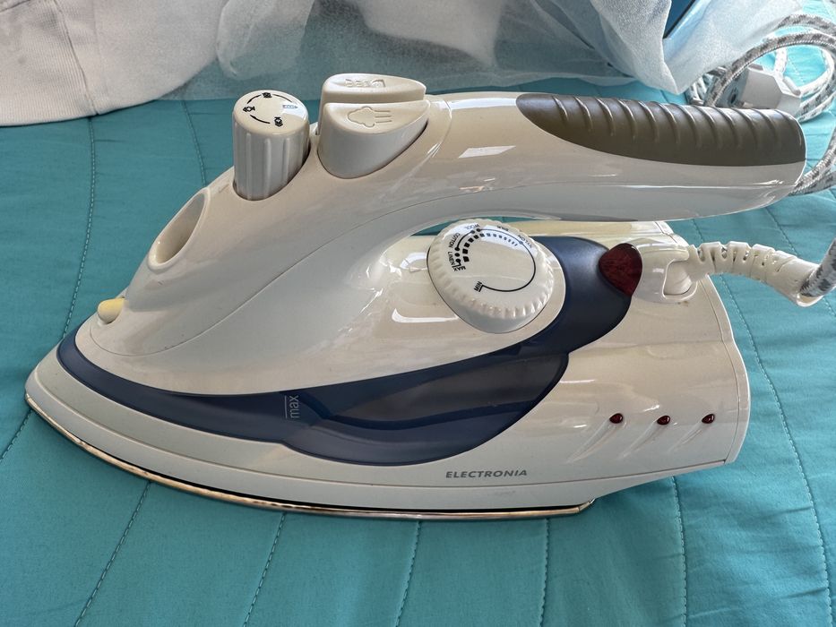 Ferro Engomar Electronia 2000w