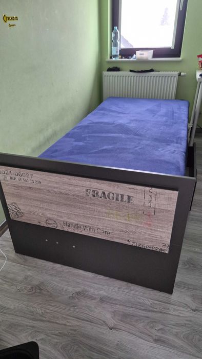 Łóżko z materacem 90x200