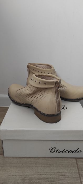 Nowe kremowe botki buty wiosna jesień