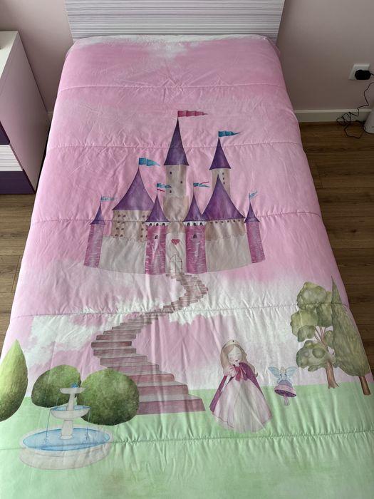 Cama de solteiro , colchão e edredão