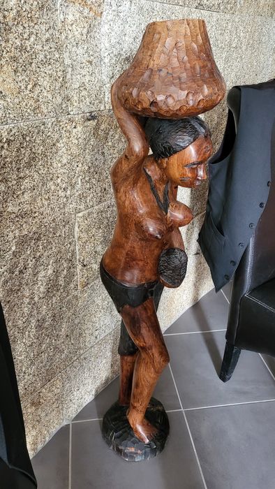 Boneca de madeira como nova