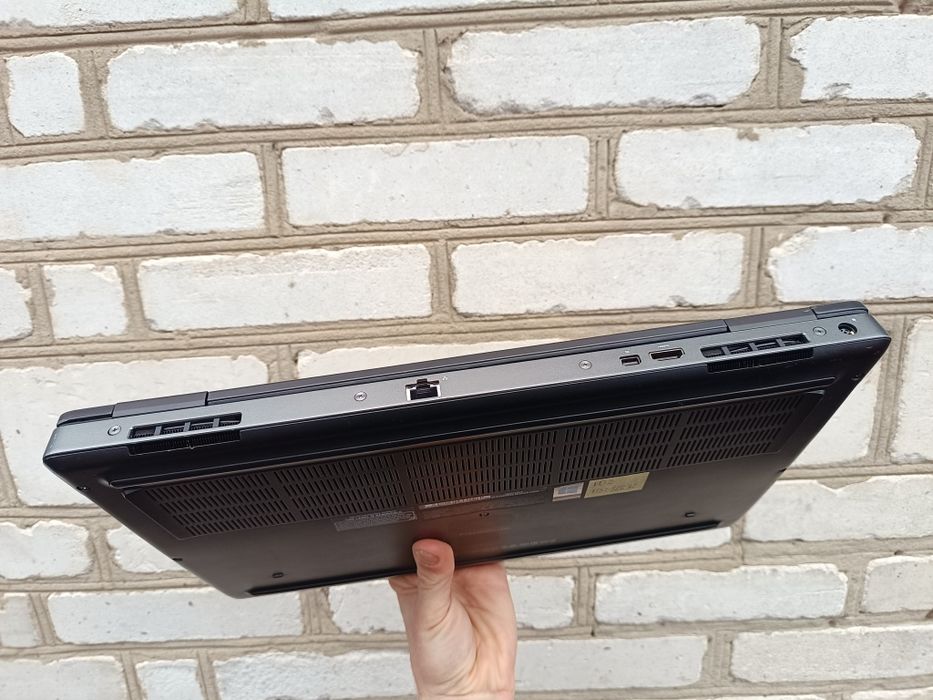 з Face ID 6 ядер, Ігровий ноутбук DELL (Xeon/32/512/P3200 6GB)