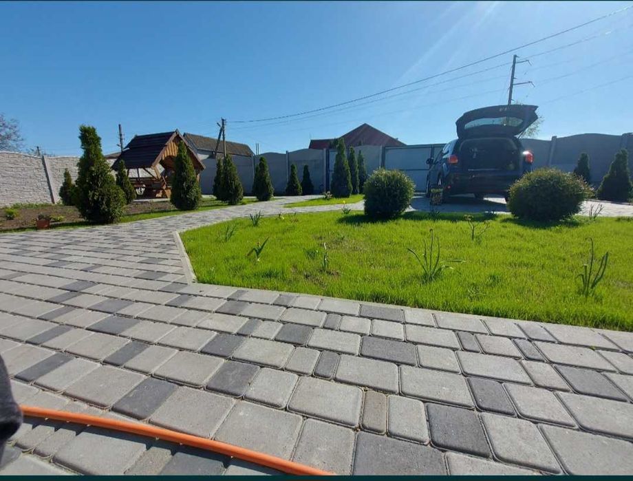 Продам добротный дом в  Великодолинском