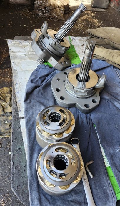 Продам Экскаватор гусеничный Хундай 250Lc 2008г.в.