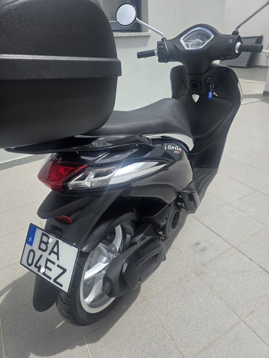 Scooter Piaggio Vespa 125 (como nova)