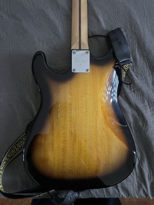 Guitarra Squier ler descrição