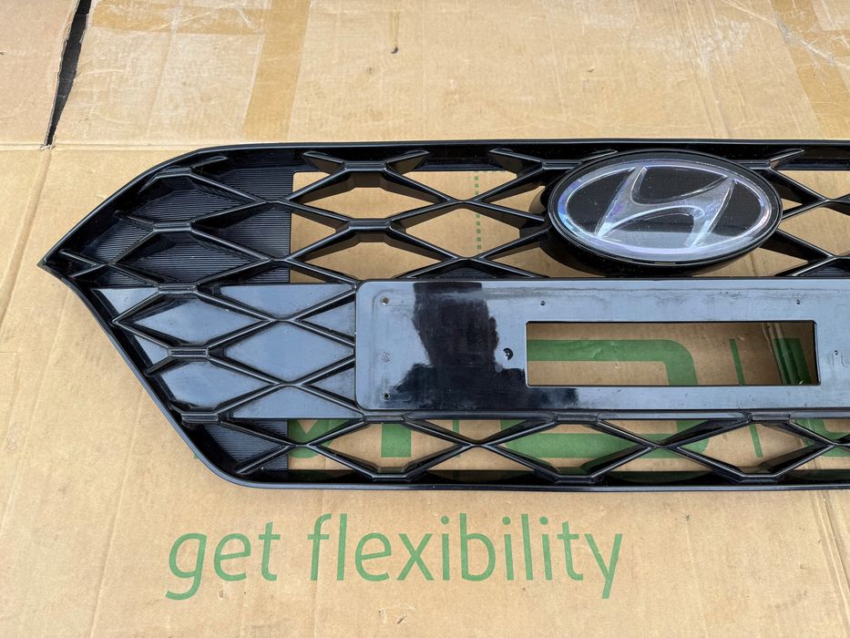 hyundai i20 iii 2019- grill polysk szklany znaczek pod radar ladny