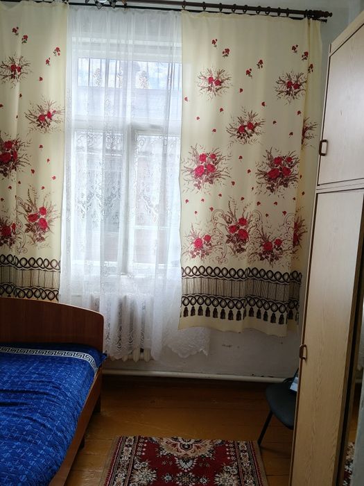 Продаємо половину великого будинку