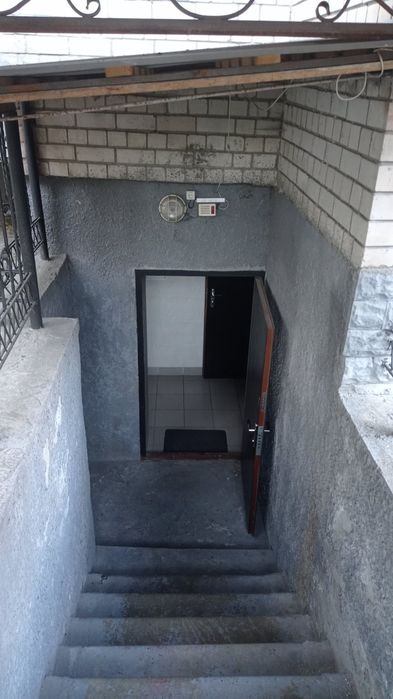 Продам  не житлове  приміщення Грушевського